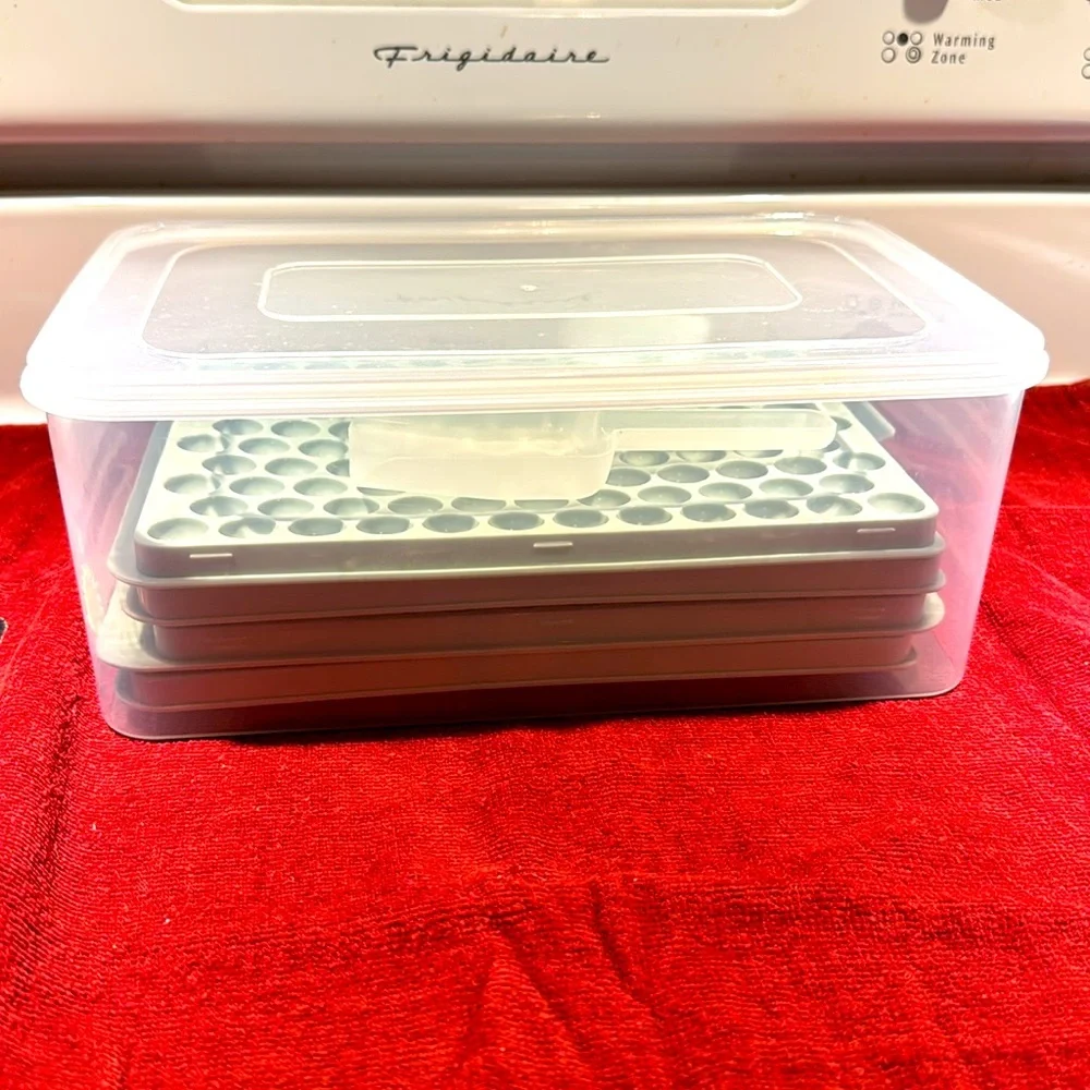 Mini Ice Cube Tray with Storage Container - Picture 5 of 9